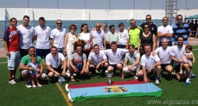 La igualdad de mujeres y hombres se reivindica en Alguazas jugando al fútbol