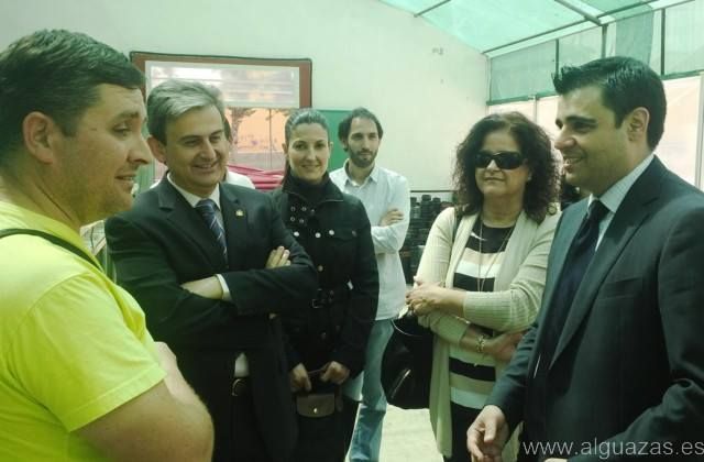 El Gobierno Regional y el Ayuntamiento ofrecen a 15 desempleados de la localidad una experiencia laboral retribuida con el programa 'AgroSostenible'