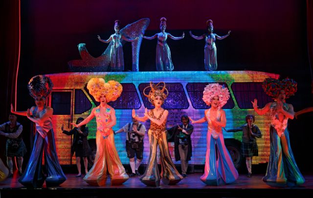 Los alguaceños disfrutarán en Madrid con el Musical 'Priscilla, Reina del desierto'