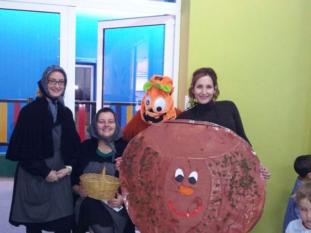 La Escuela Infantil 'Reina Sofía' de Alguazas saborea el otoño con el 'Día de la castaña'