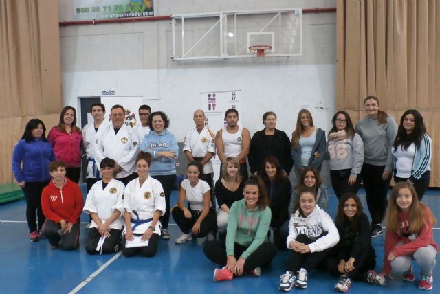 Las mujeres de Alguazas reivindican con una master class de defensa personal la lucha contra la violencia de género