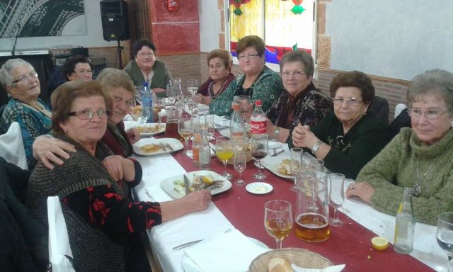 Más de doscientos mayores de Alguazas reciben la Navidad a ritmo de excursión, almuerzo de convivencia y baile