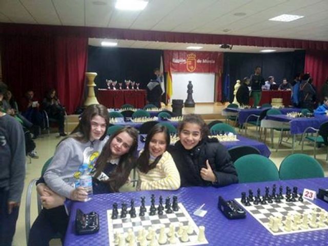 Dos alguaceñas se cuelgan el bronce en la prueba de bádminton alevín del 'Programa de Deporte en Edad Escolar' regional