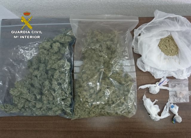 La Guardia Civil se incauta de dos bolsas de marihuana en un carrito de bebé