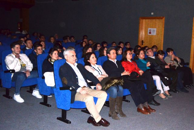 Gran éxito de la obra teatral representada por los alumnos del IES 'Villa de Alguazas'