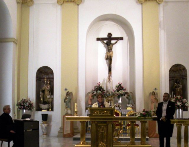 La popular periodista Paloma Gómez Borrero llevó a Alguazas la poesía de Santa Teresa