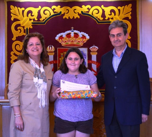 Los escolares de Alguazas pintan a Santa Teresa y las murallas de Ávila