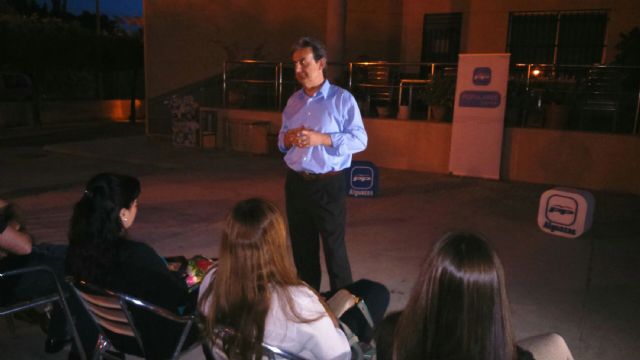 Fernández Lladó se reúne con los vecinos de El Paraje para conocer sus inquietudes y propuestas