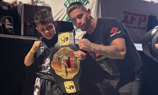 Cristian Ortiz, de Alguazas, se proclama campeón internacional de muay thai en Francia