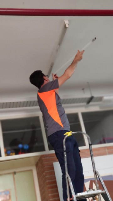 El Ayuntamiento sustituye a LED toda la iluminación de los dos colegios públicos de Alguazas