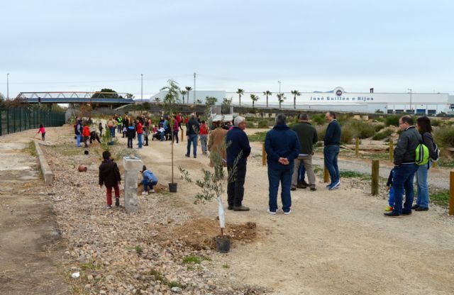 La Vía Verde del Noroeste ya luce más frondosa a su paso por Alguazas