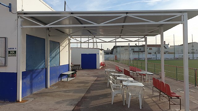 El campo de fútbol ya cuenta con una zona de sombraje adecuada a sus necesidades