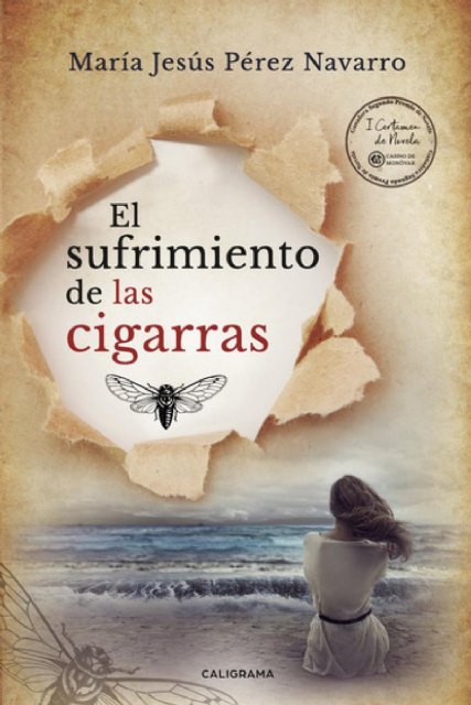 La autora murciana María Jesús Pérez Navarro presenta su primera novela, 'El sufrimiento de las cigarras'