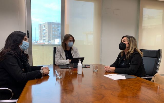 Isabel Franco se reúne con la alcaldesa de Alguazas para analizar el desarrollo de las política sociales del municipio