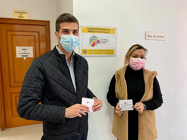 El Ayuntamiento reparte 10.455€ en cheques comida a familias desfavorecidas para esta Navidad