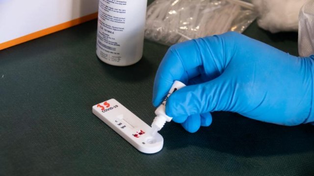 Salud instala un punto COVID en el Consultorio del Barrio del Carmen para hacer pruebas PCR
