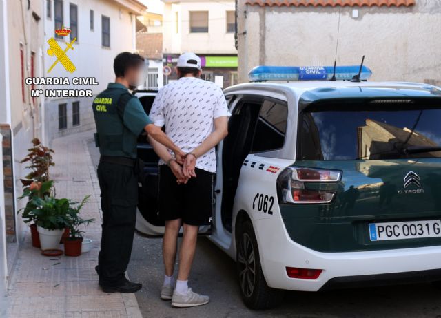 La Guardia Civil desmantela en Alguazas un punto de manipulación y distribución de marihuana