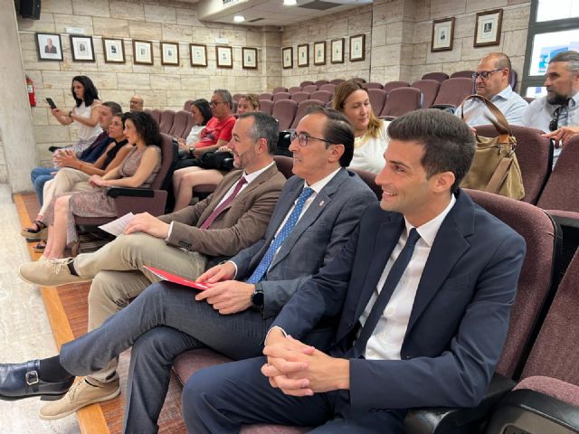 El Ayuntamiento de Alguazas recibe el segundo premio al municipio más reciclador por ser el que mayor incremento de aportaciones al contenedor amarillo hizo en 2023