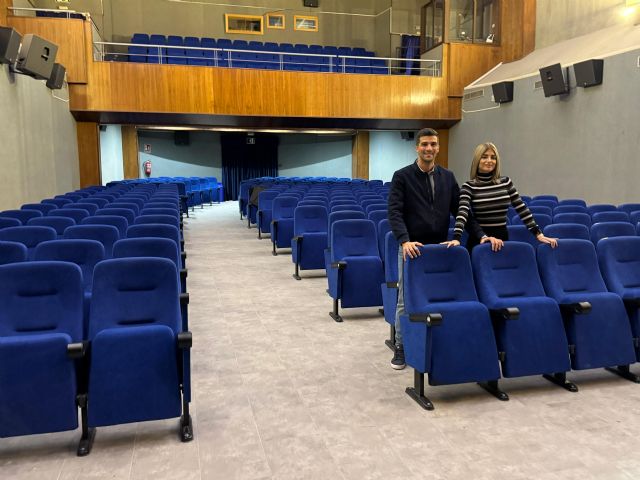 Finalizan las obras de remodelación del suelo e impermeabilización de la cubierta del cine-teatro IV Centenario de Alguazas