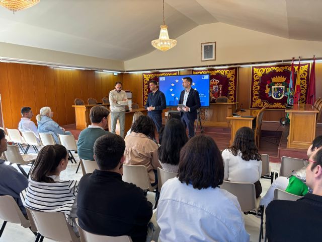 El ayuntamiento presenta su estrategia de participación en proyectos europeos ante responsables políticos y técnicos municipales