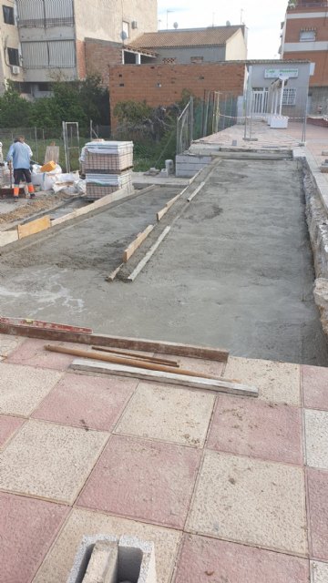 La Plaza Presidente Adolfo Suárez mejorará su accesibilidad con una nueva rampa para personas de movilidad reducida