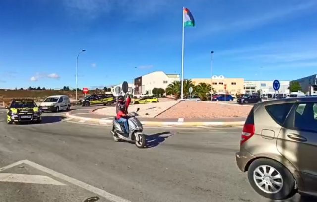 Unos 300 vehículos marchan en Alguazas para reivindicar el cambio de la salida del Arco del Noroeste