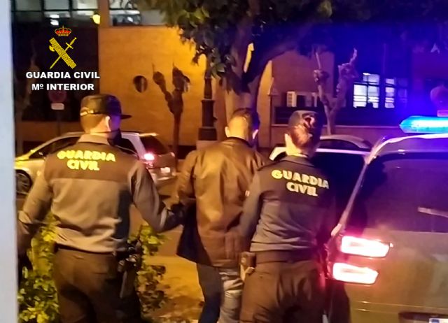 La Guardia Civil detiene a un experimentado y violento delincuente por prender fuego a una indigente