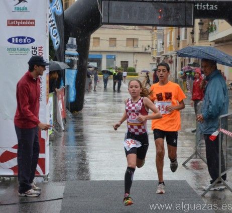 800 corredores desafían a la lluvia en la III Carrera Popular 'Villa de Alguazas'