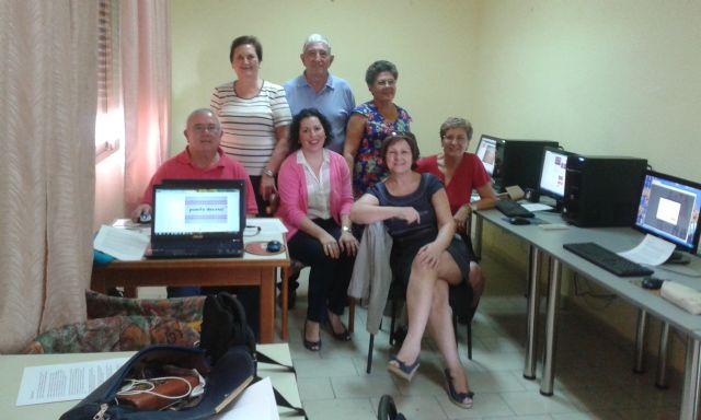 Las personas mayores de Alguazas se entrenan en las nuevas tecnologías y Redes Sociales