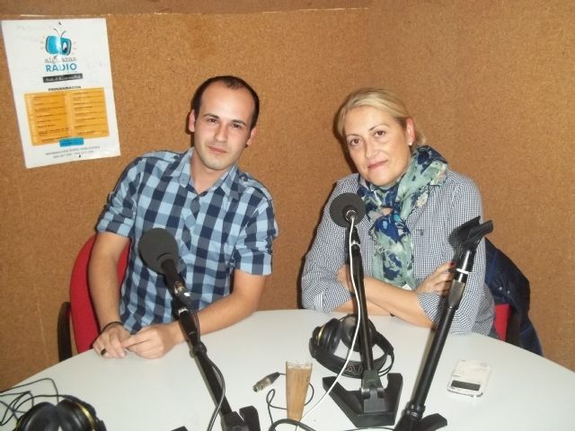 El periodista y comunicólogo alguaceño Joma Peñalver refleja su intensa trayectoria profesional en 'Al habla con…' de la radio pública municipal