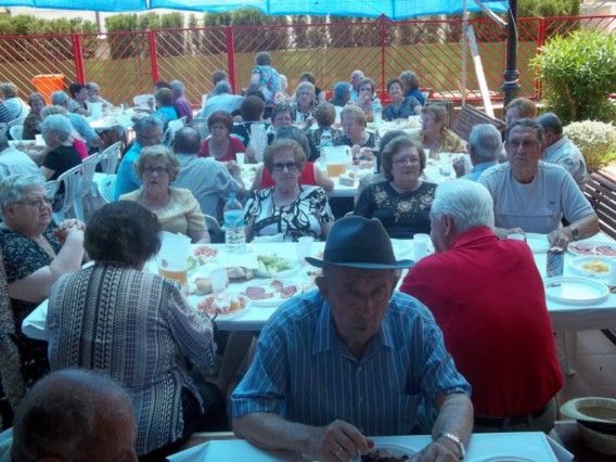 Las personas mayores de Alguazas se apuntan a las manualidades