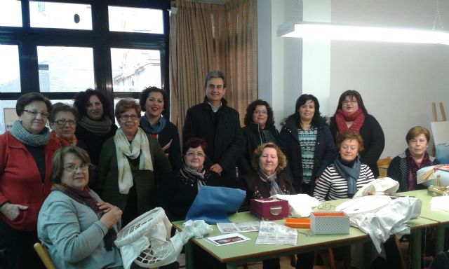 La asociación de mujeres de Alguazas recibió la visita del alcalde local y de la concejala de Igualdad