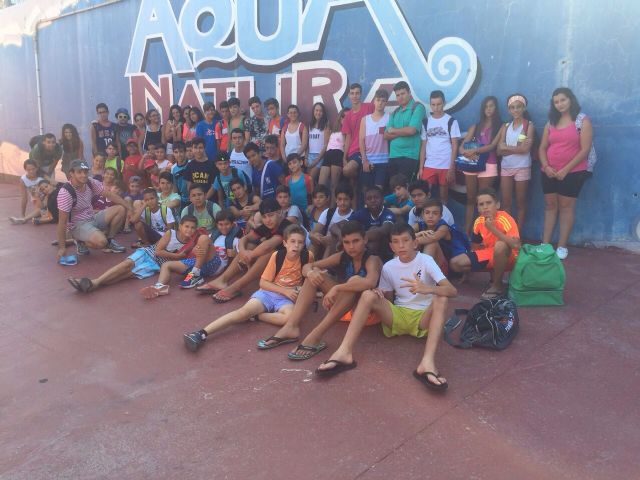 Los alumnos de la Escuela Multideporte de Alguazas visitan la Torre Vieja y Terra Natura