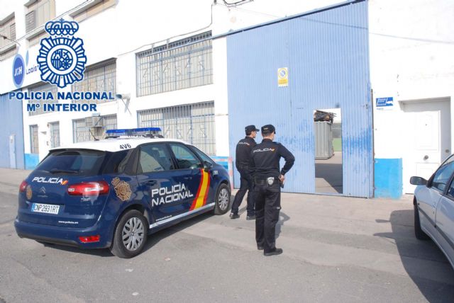 Detenidos 'in fraganti' por la Policía Nacional cuando estaban robando en una nave industrial