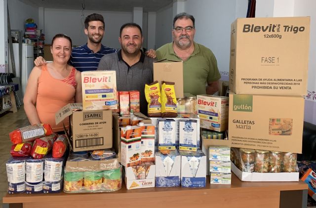 UxA reparte alimentos todos los meses a vecinos de Alguazas