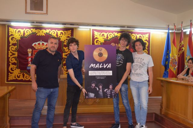 Alguazas reconoce el talento del grupo musical Malva